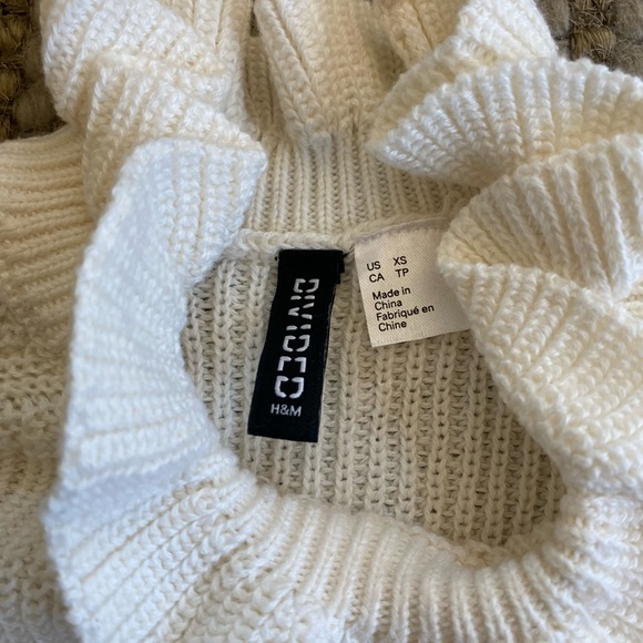 Divided by H&M Ruffle Sweater - Picture 4 of 4